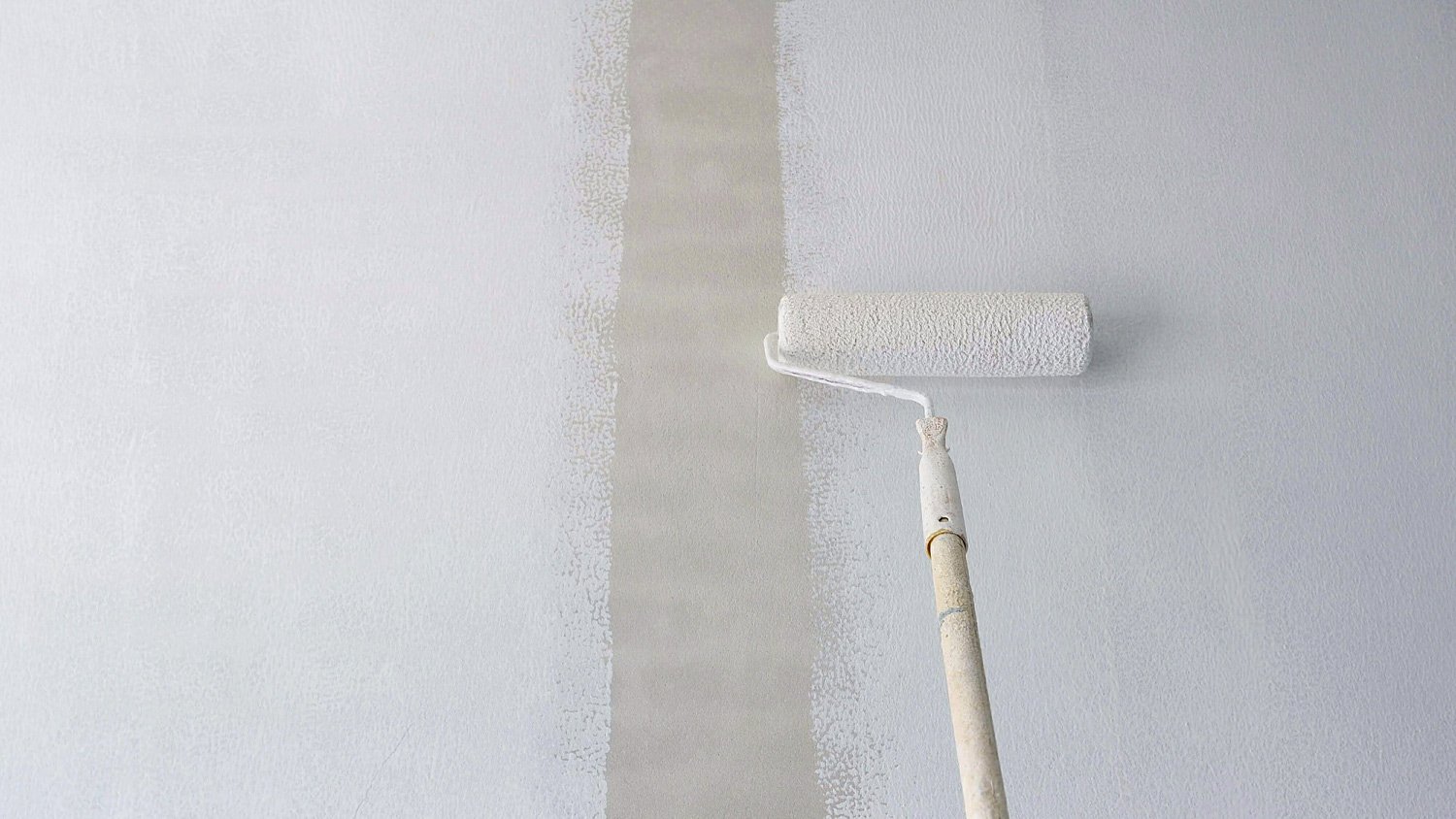 Painting primer white on cement wall