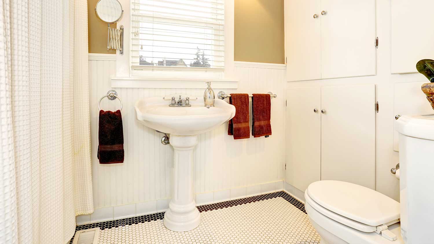 Porcelain pedestal sink in the bathroom