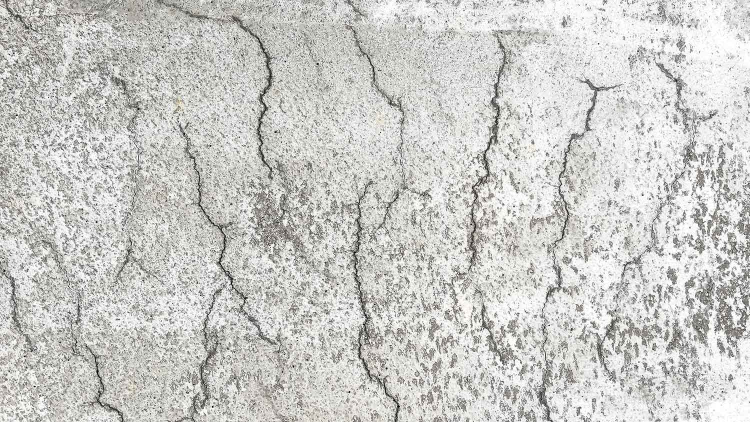 Concrete cracks due to shrinkage