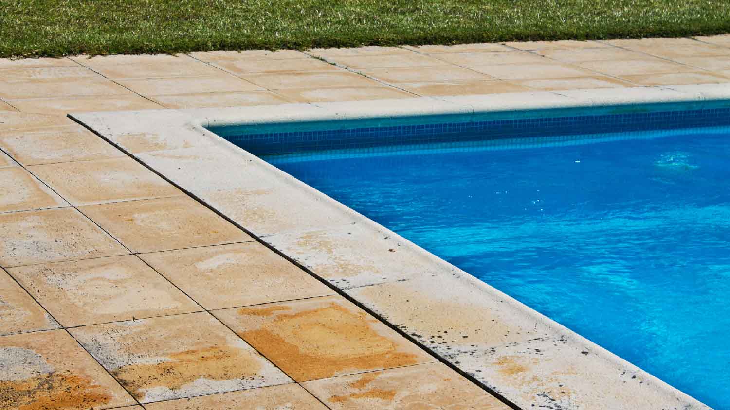 A pool with pavers coping