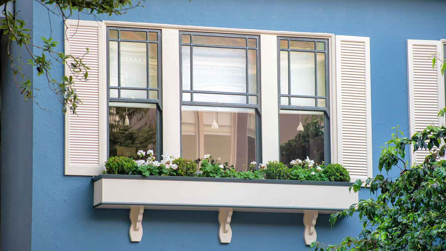 Windows with prairie grid style in a blue building