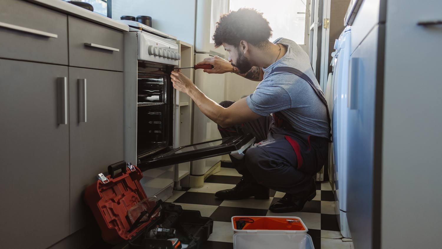 Professional repairing oven