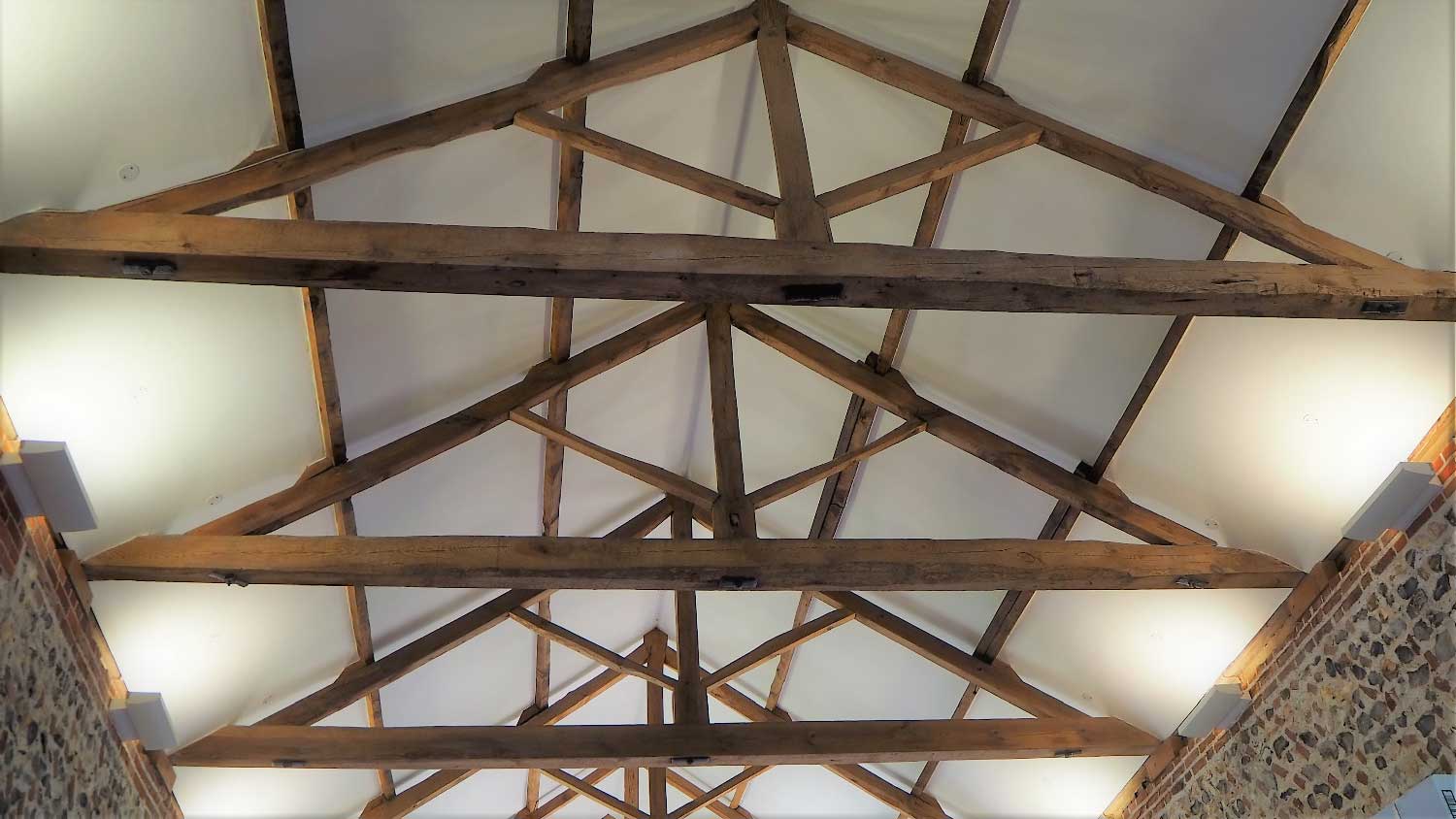 A queen post roof truss