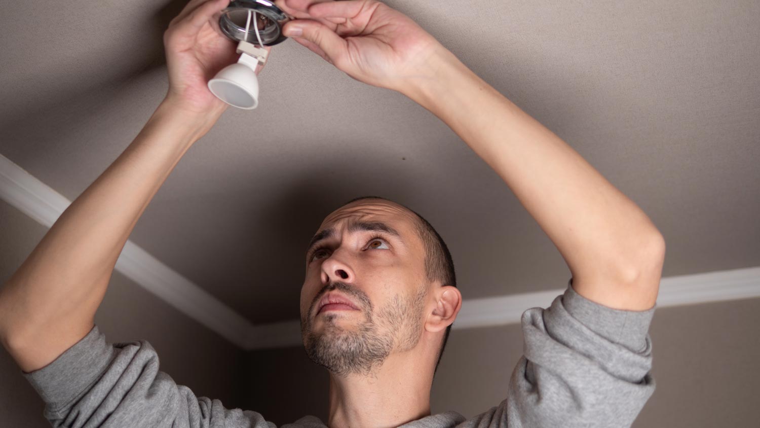 How Do You Take down a Chandelier: Easy Steps for Safe Removal