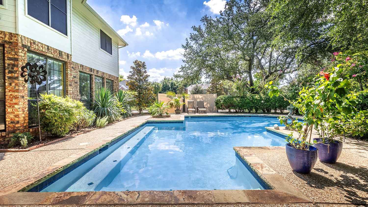 Large swimming pool in the backyard