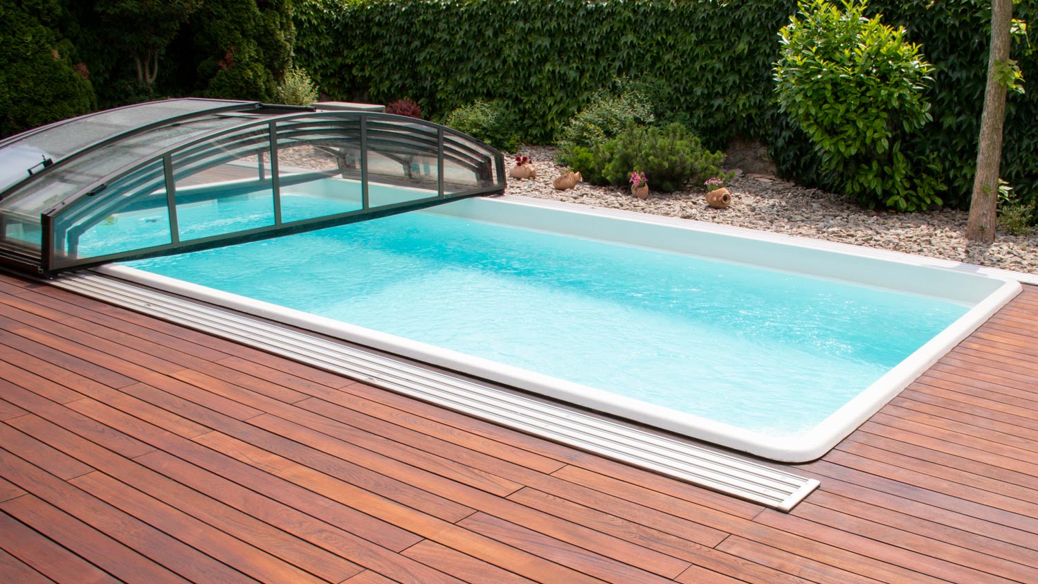 Outdoor swimming pool with cover enclosure