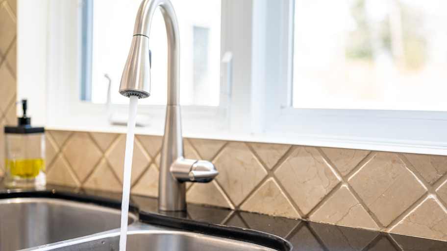 running water from kitchen faucet