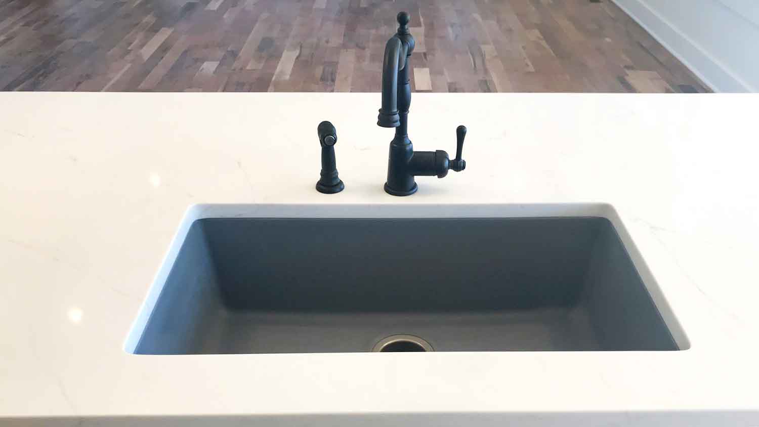 Separate nozzle faucet installed in the kitchen