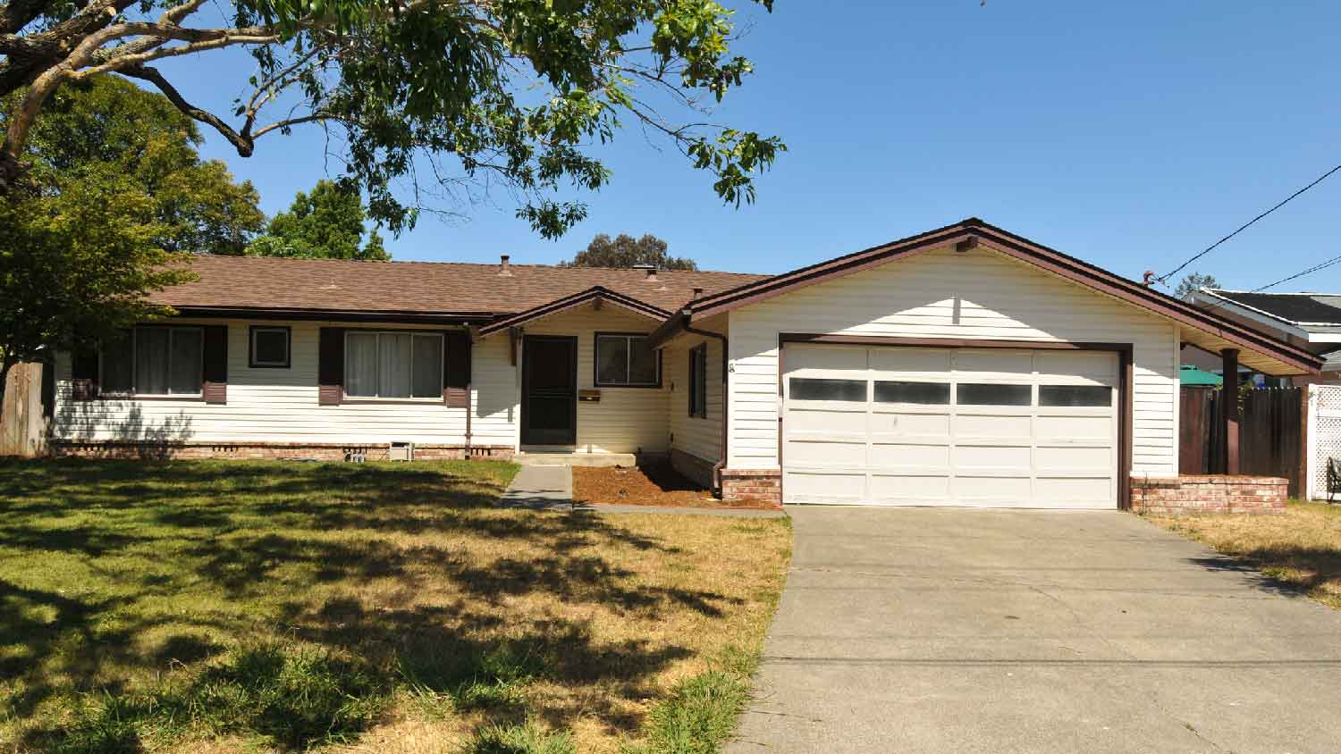 A single story house with a driveway