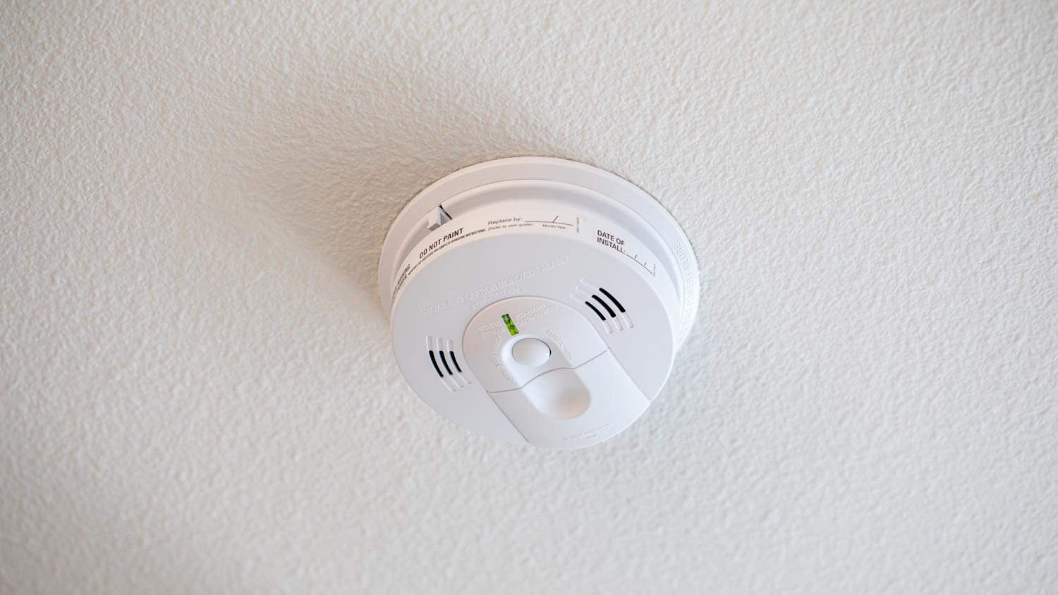 smoke and carbon monoxide detector