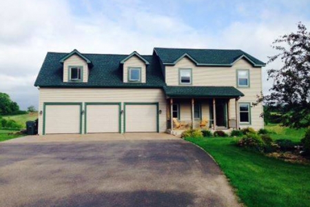 new green asphalt shingle roof