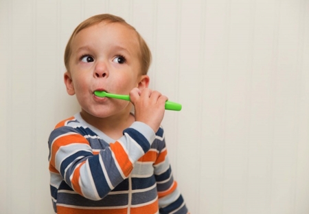 kid brushing teeth