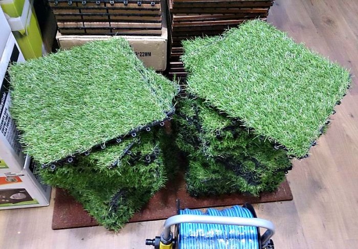 fake grass pallet