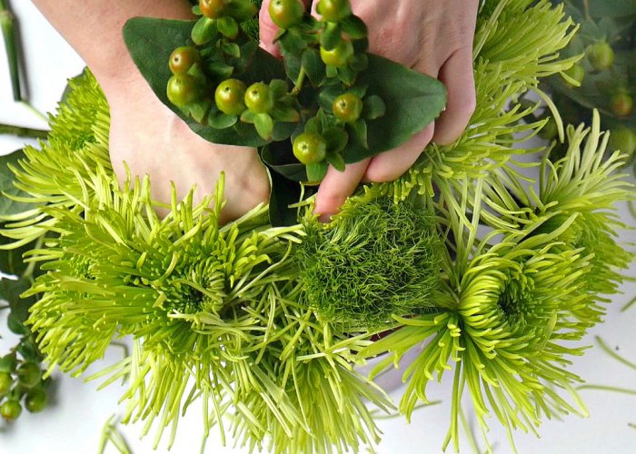 Add additional greenery to your Christmas bouquet. (Photo by Taryn Whiteaker/Design, Dining and Diapers)
