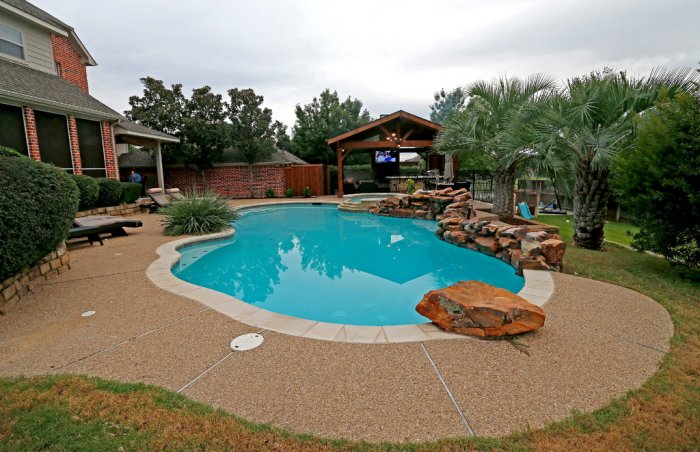 An outdoor kitchen completed a stunning backyard project for members Jack and Samantha Rutty. (Photo by Jae S. Lee)