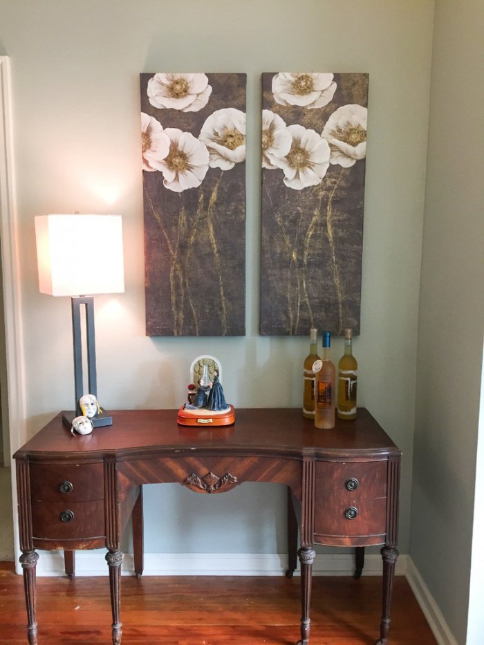A mix of modern and antique with a fresh coat of paint transforms a room. (Photo by Karen Linder)