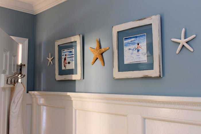 decorative molding in bathroom