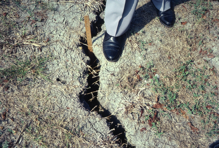 cracked clay soil foundation
