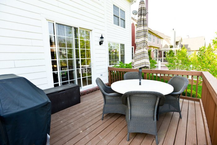 Bolster Your Backyard With Deck Furniture | Angi [Angie's List]