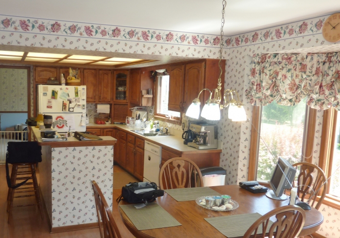 kitchen with wallpaper