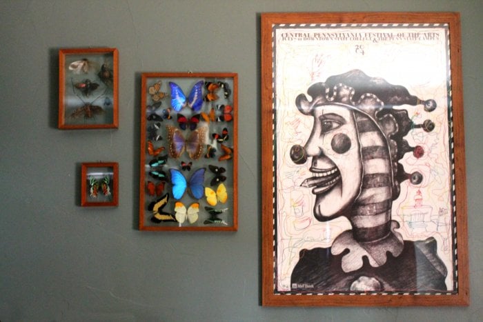 gallery wall apartment decorating
