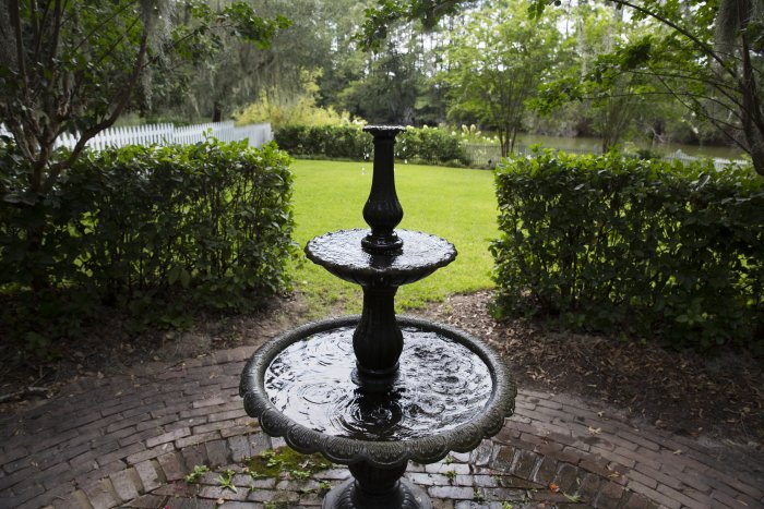 3-tier backyard water fountain in Savannah (Photo by Mike Fender)
