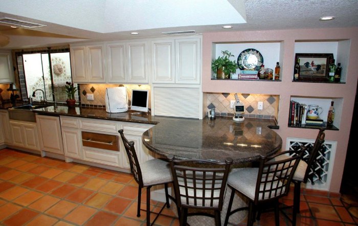 Small kitchen table and chairs