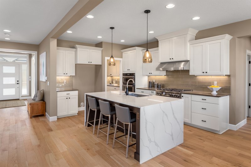 Hardwood floor in a modern kitchen (Photo by Bmak - stock.adobe.com)