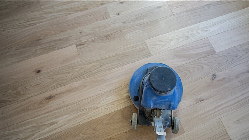 Machine buffing hardwood (Photo by Thomas - stock.adobe.com)