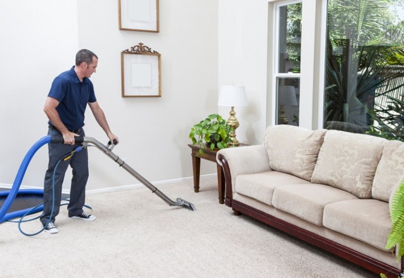 Carpet steam cleaning (Photo by Bill Oxford / E+ via Getty Images)