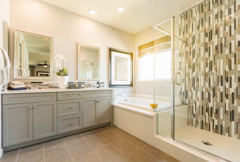 a custom bathroom with a bathtub and shower side by side (Photo by © Andy Dean - stock.adobe.com)
