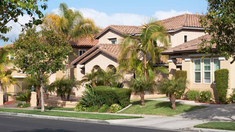 The exterior of a typical Californian house (Photo by KathyDewar/E+ via Getty Images)