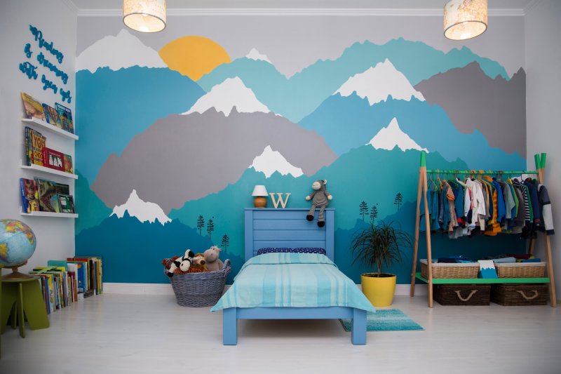 Accent wall mural in kids’ room (Photo by craftykat - stock.adobe.com)