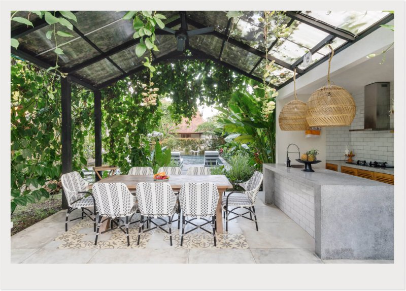 kitchen grilling area sunroom (Photo by © brizmaker/Getty Images)