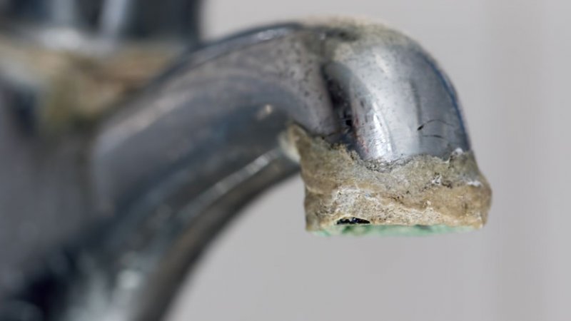 limestone buildup sink water descaler (Photo by Ian Dyball / iStock / Getty Images Plus via Getty Images)