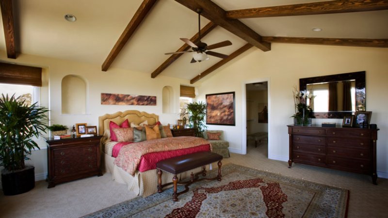 Large contemporary primary bedroom (Photo by © LOOK Photography/Getty Images )