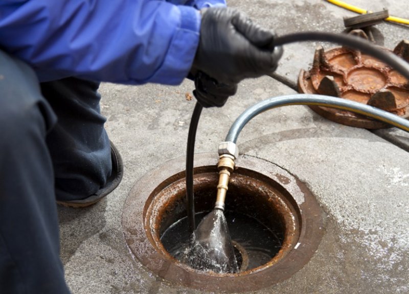 Sewer camera inspection (Photo by © JasonDoiy / E+ / Getty Images)