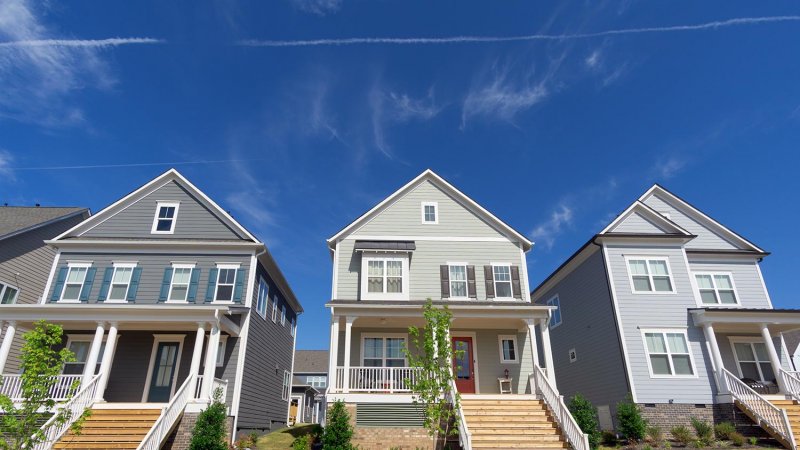 Street of suburban homes (Photo by Konstantin L - stock.adobe.com)