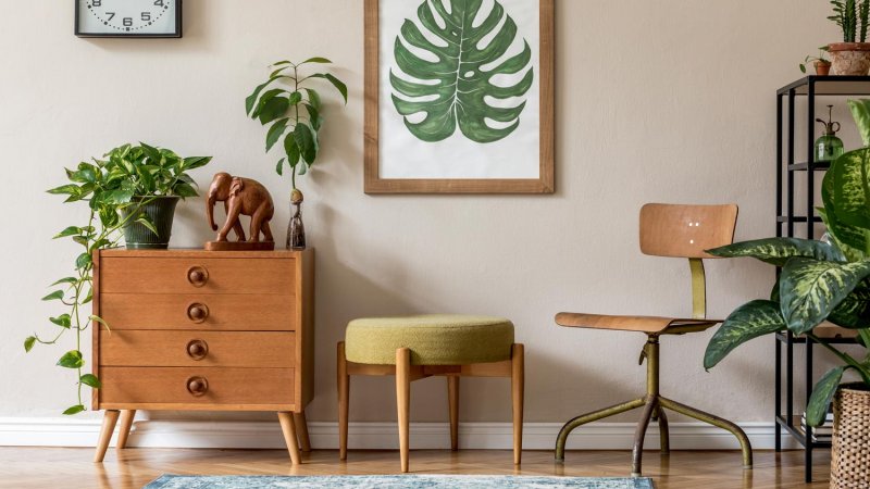 A vintage living room with beige wall (Photo by FollowTheFlow - stock.adobe.com)