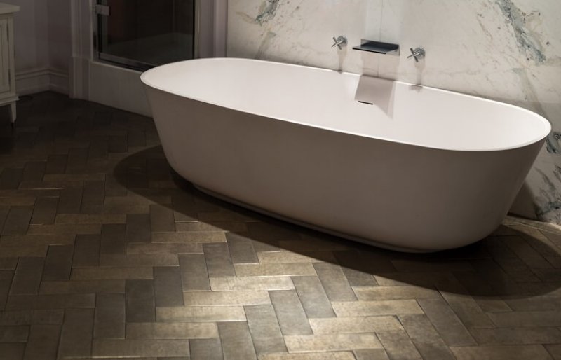 rich wood tile flooring in bathroom (Photo by essential image - stock.adobe.com)