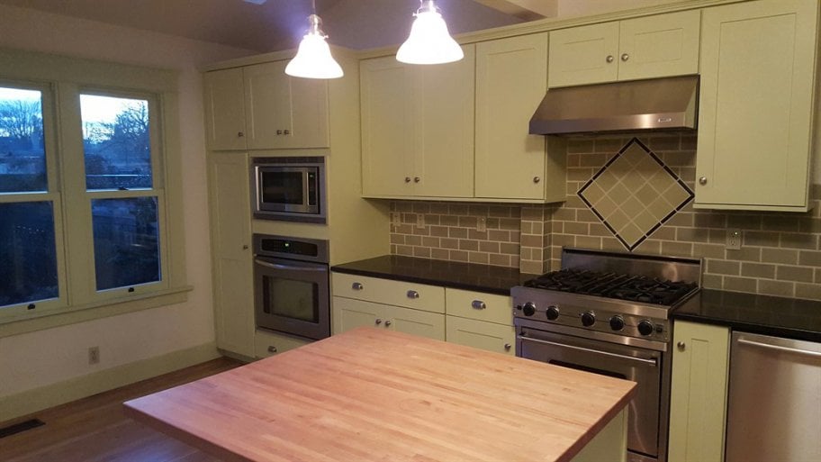 kitchen before paint job