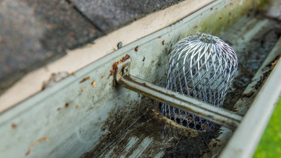 An aluminum gutter mesh downspout strainer