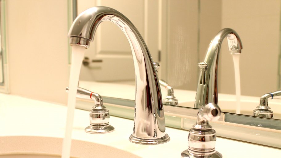running bathroom sink faucet
