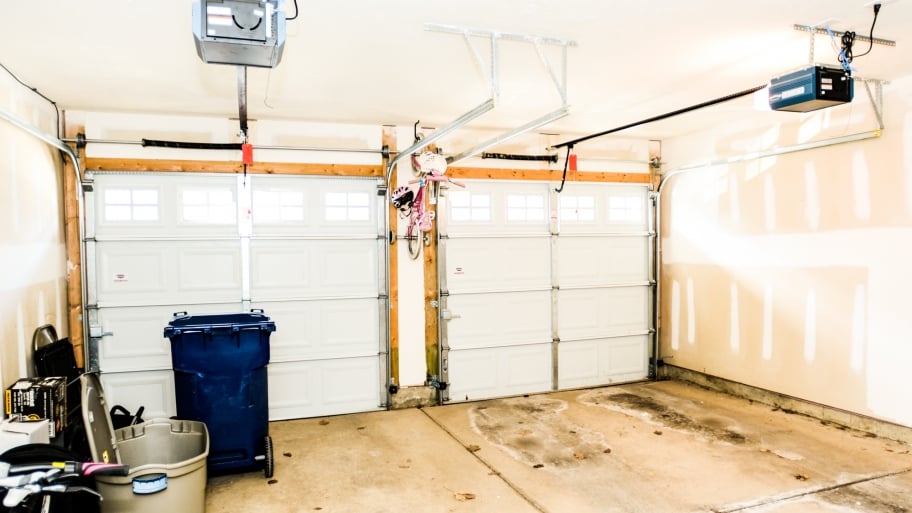garage door without insulation