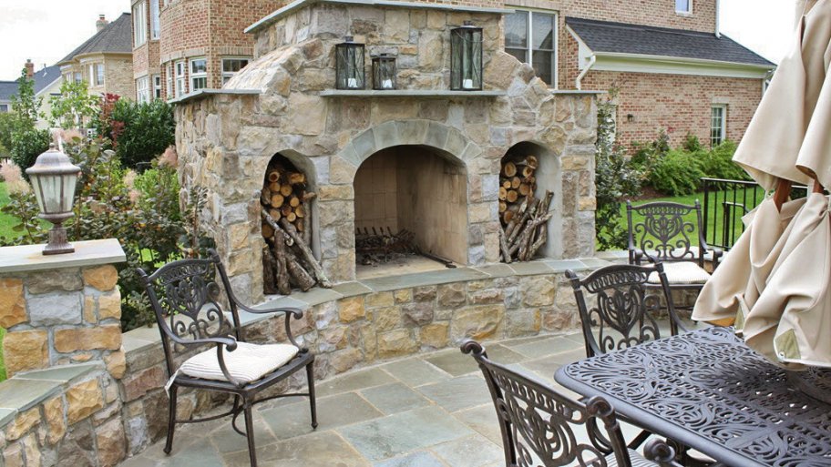 Outdoor fireplace