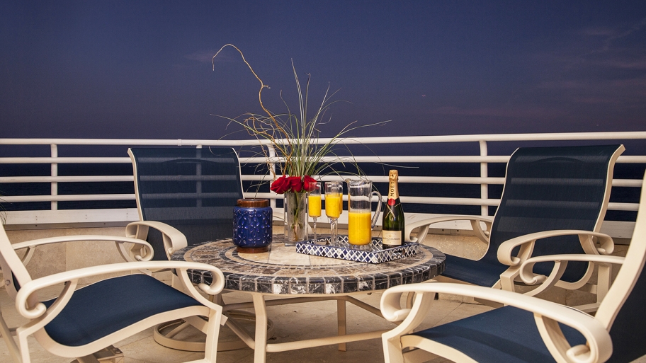 drinks on outdoor patio