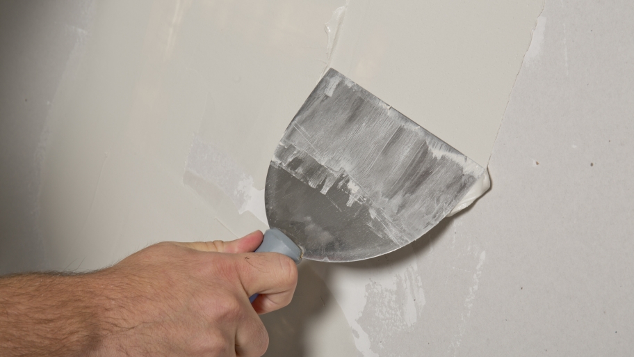 hand using putty knife