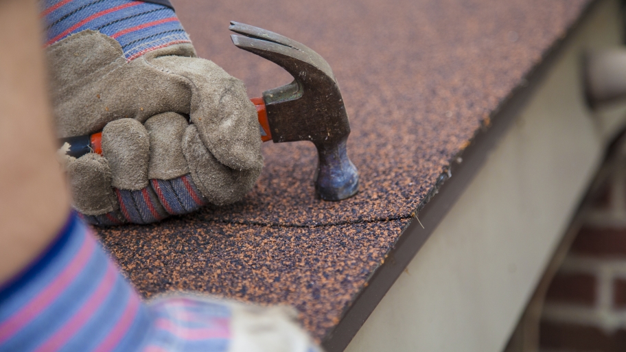 Should Roofers Use Nail Guns or Hand Nail Shingles? Angi [Angie's List]