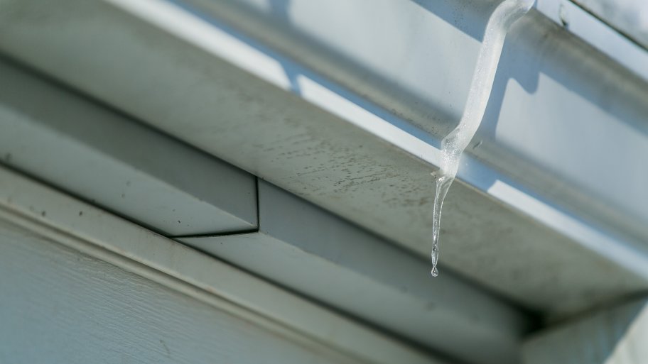 Gutter with icicle