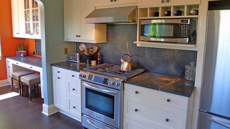 Soapstone kitchen countertop